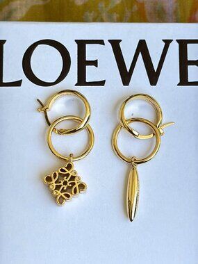 LOEWE Anagram Asymmetric Hoop Earrings - Gold